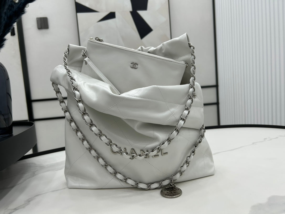 CC MEDIUM 37 HANDBAG IN WHITE CALFSKIN SILVER HARDWARE