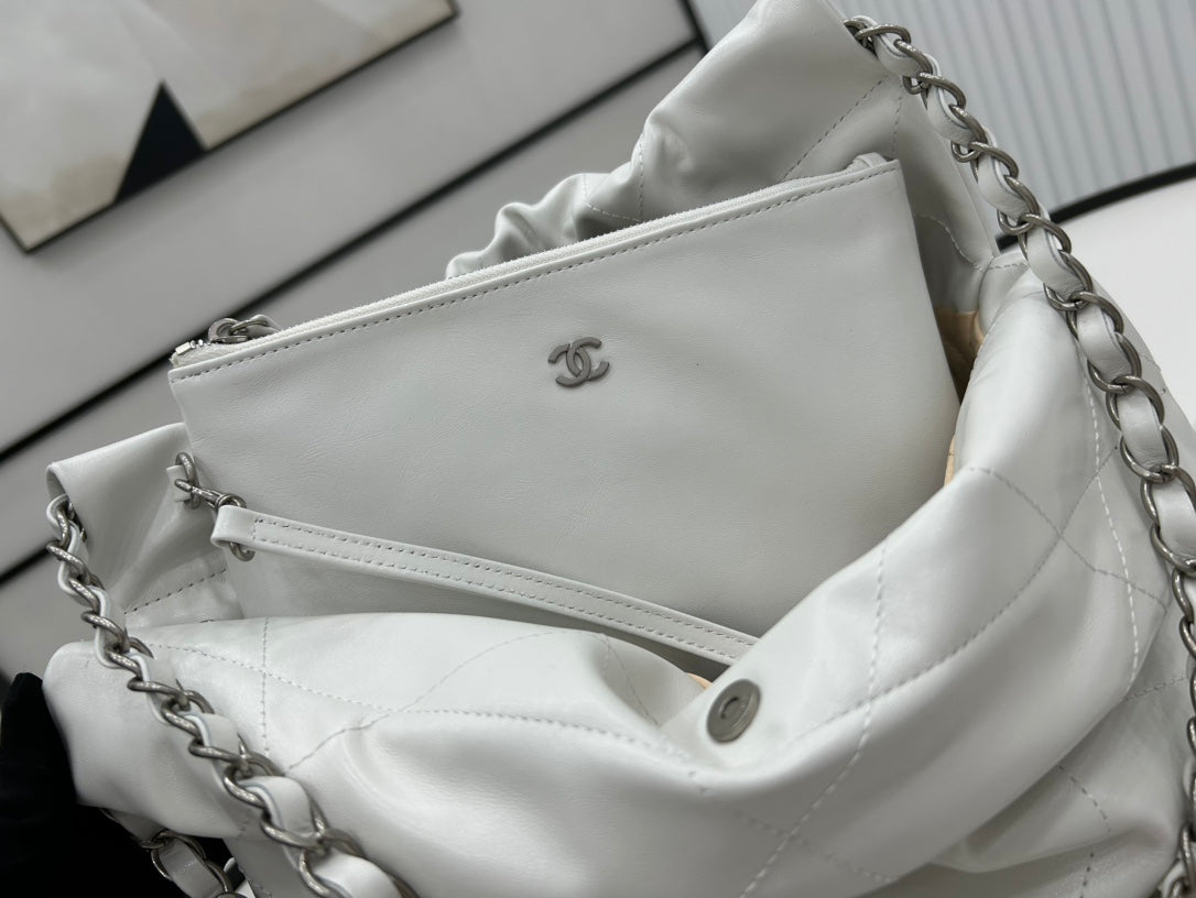 CC MEDIUM 37 HANDBAG IN WHITE CALFSKIN SILVER HARDWARE