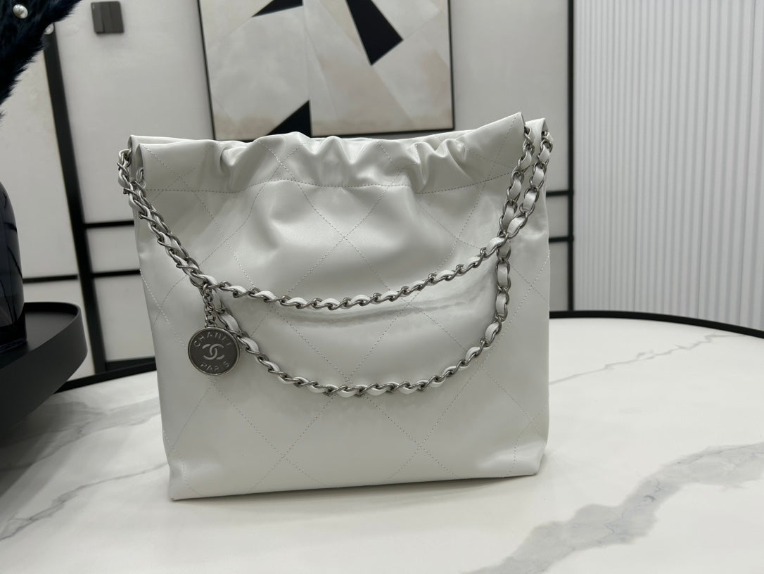 CC MEDIUM 37 HANDBAG IN WHITE CALFSKIN SILVER HARDWARE