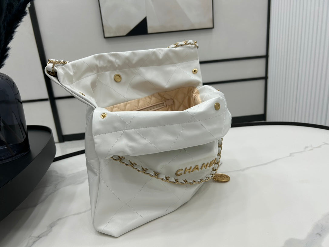 CC LARGE 42 HANDBAG IN WHITE CALFSKIN GOLD HARDWARE