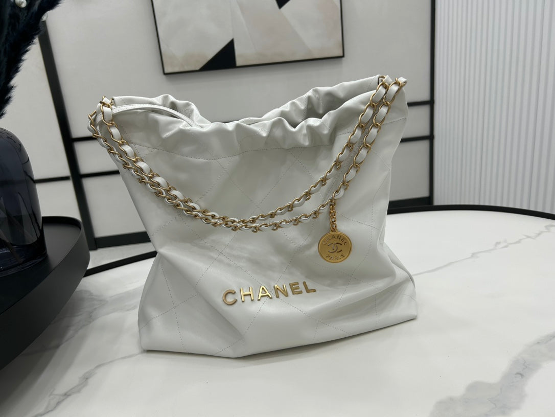 CC LARGE 42 HANDBAG IN WHITE CALFSKIN GOLD HARDWARE