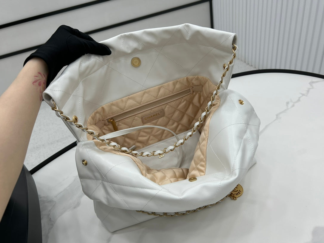 CC LARGE 42 HANDBAG IN WHITE CALFSKIN GOLD HARDWARE