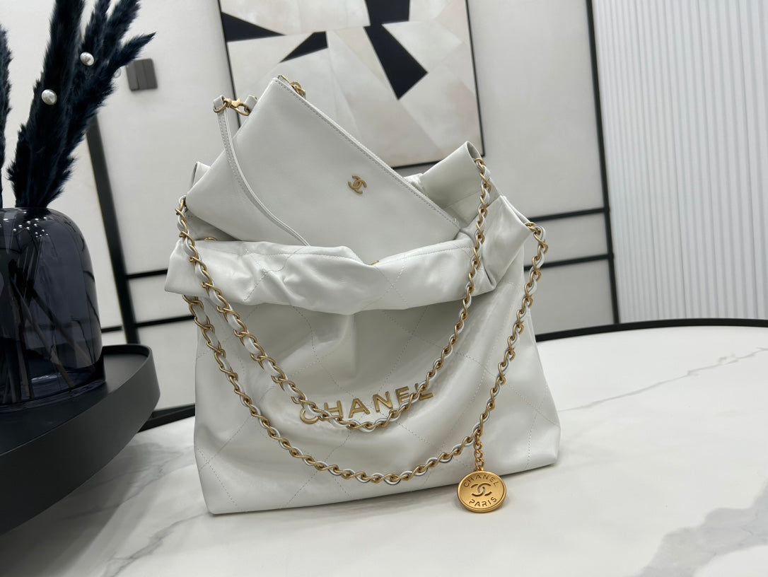 CC MEDIUM 37 HANDBAG IN WHITE CALFSKIN GOLD HARDWARE