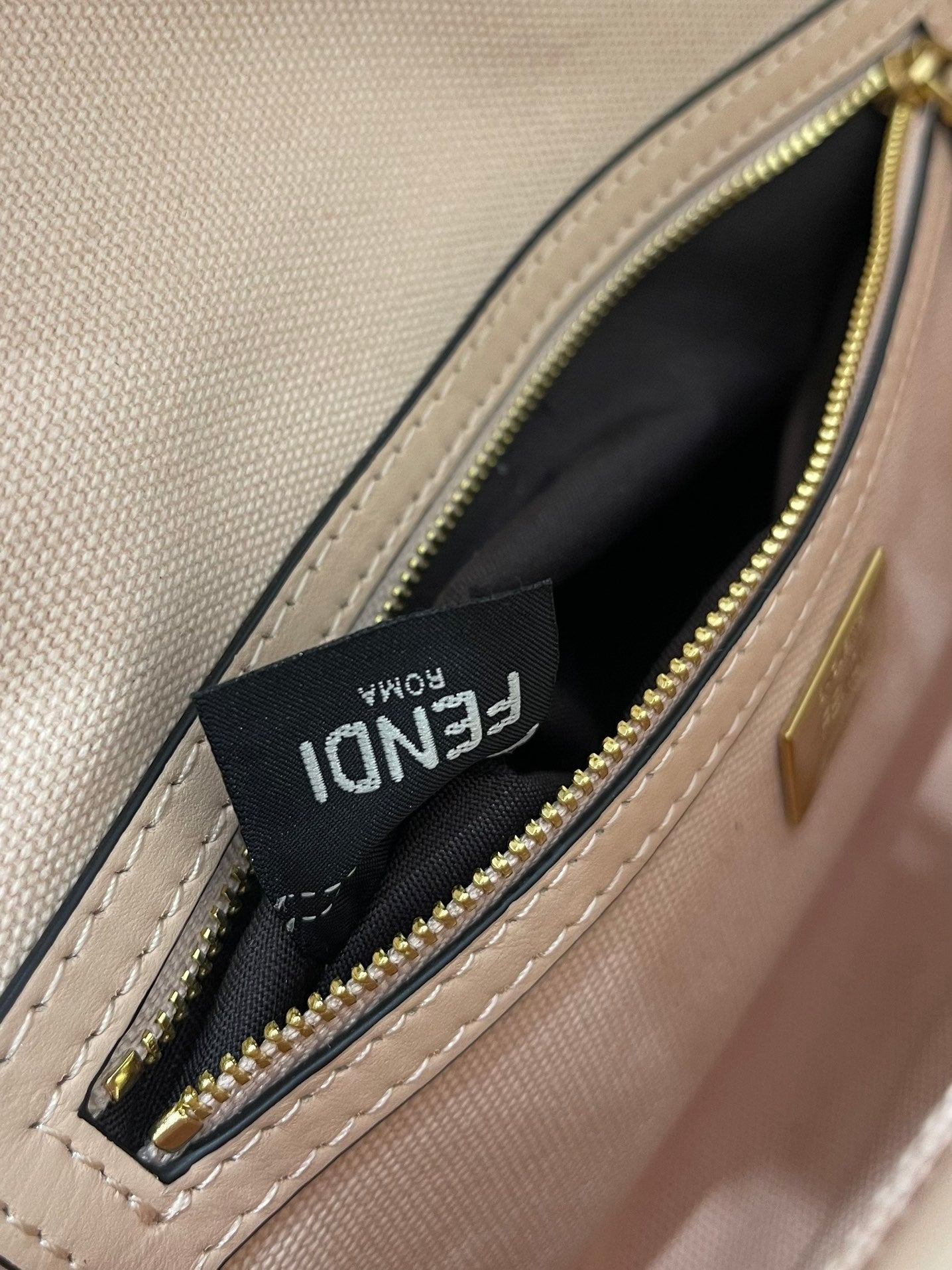 FENDI 26 BAGUETTE LIGHT PINK NAPPA LEATHER BAG WITH GOLD HARDWARE