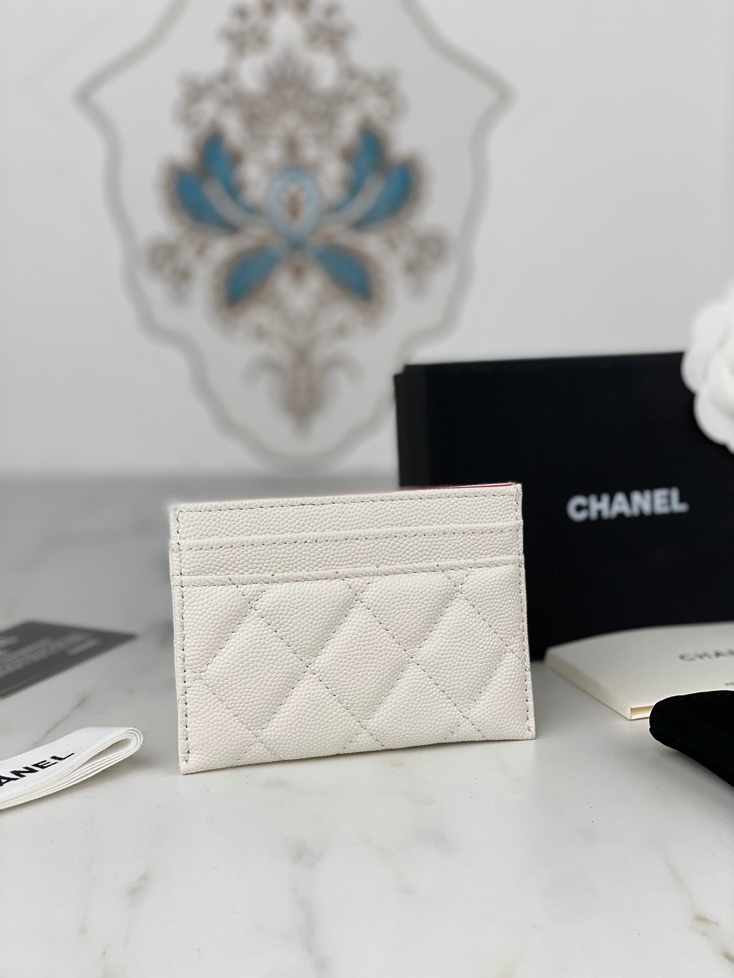 CC CARD HOLDER 19.5 WHITE GRAINED CALFSKIN GOLD ICON