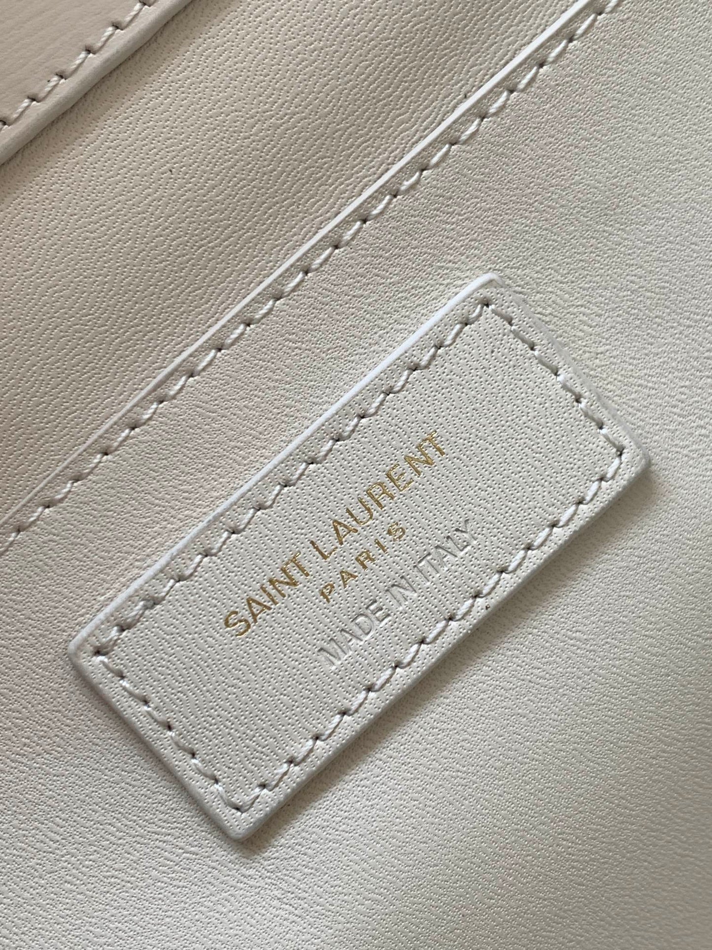 MANHATTAN 29 TOP-HANDLE IN SMOOTH WHITE CALFSKIN