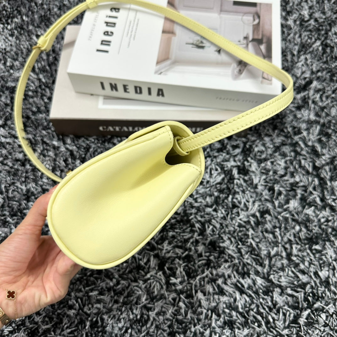 CLASSIC MINI 18 YELLOW PASTEL CALFSKIN