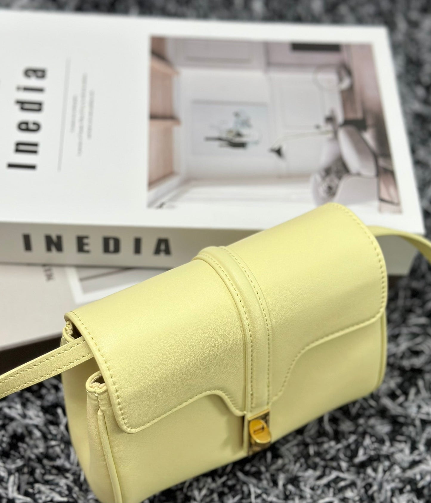 CLASSIC MINI 18 YELLOW PASTEL CALFSKIN