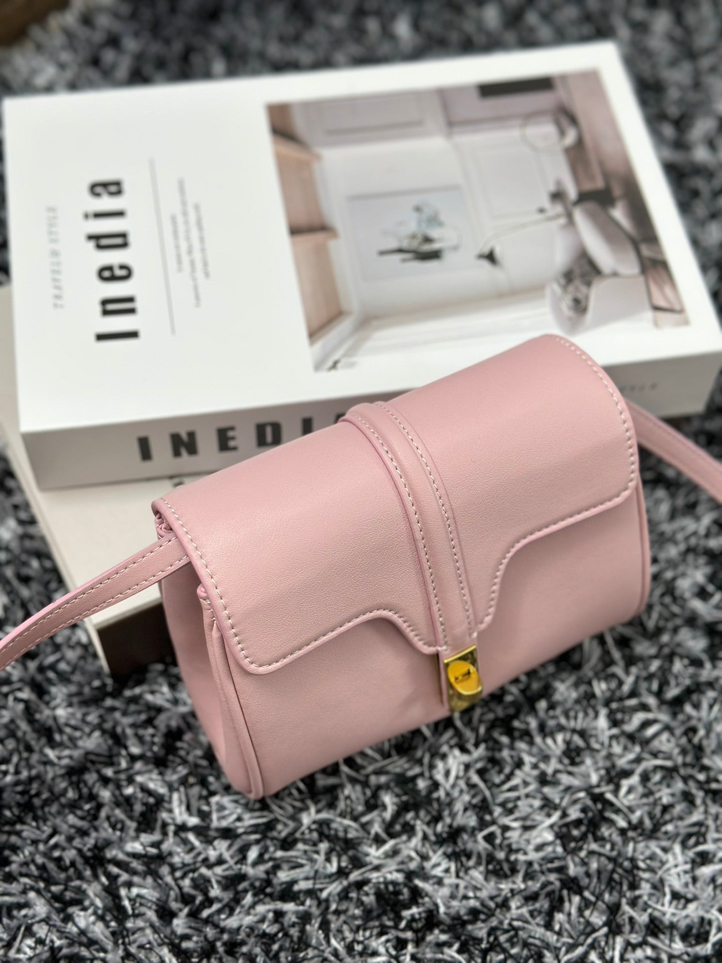 CLASSIC MINI 18 PINK PASTEL CALFSKIN