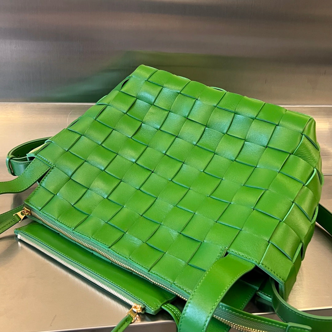 MEDIUM 28 CASSETTE NEON GREEN LAMBSKIN