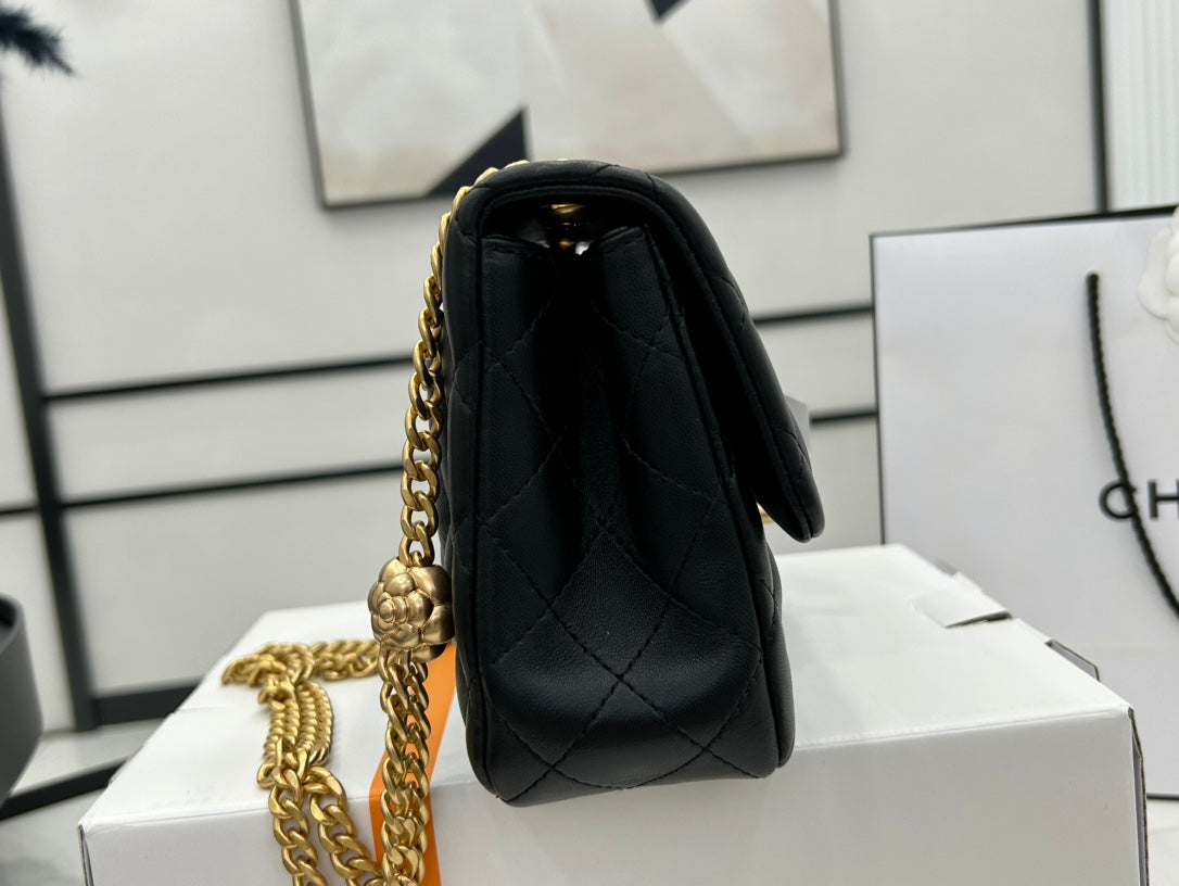 CC SMALL 23 FLAP BAG IN BLACK CALFSKIN GOLD HARDWARE