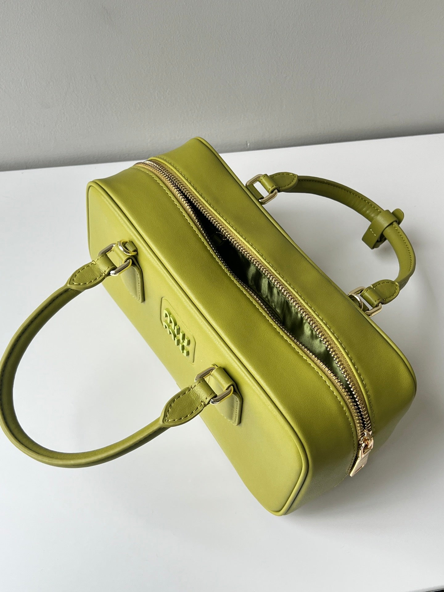 ARCADIE 27 BAG IN NEON YELLOW CALFSKIN