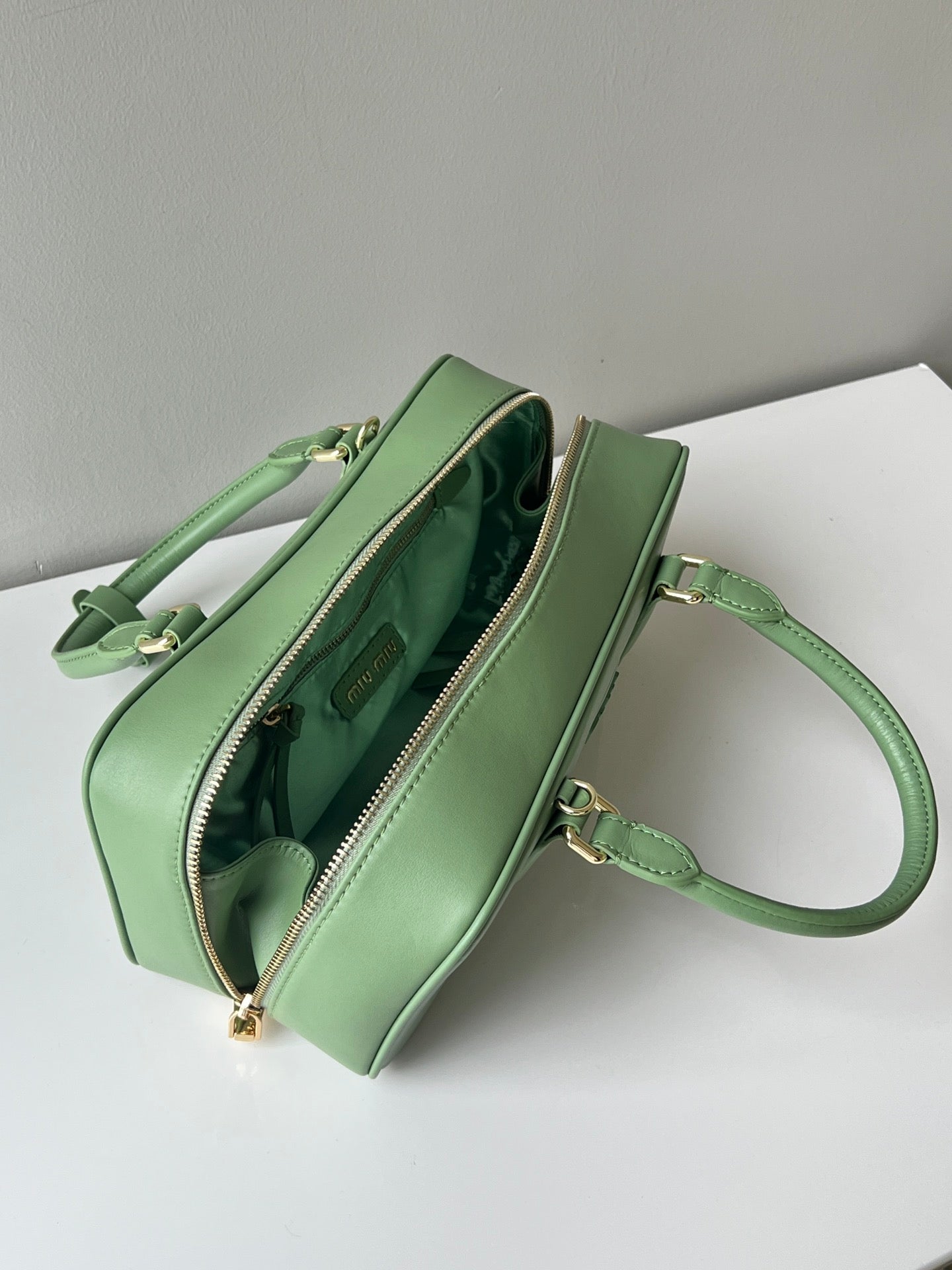 ARCADIE 27 BAG IN EMERALD GREEN CALFSKIN