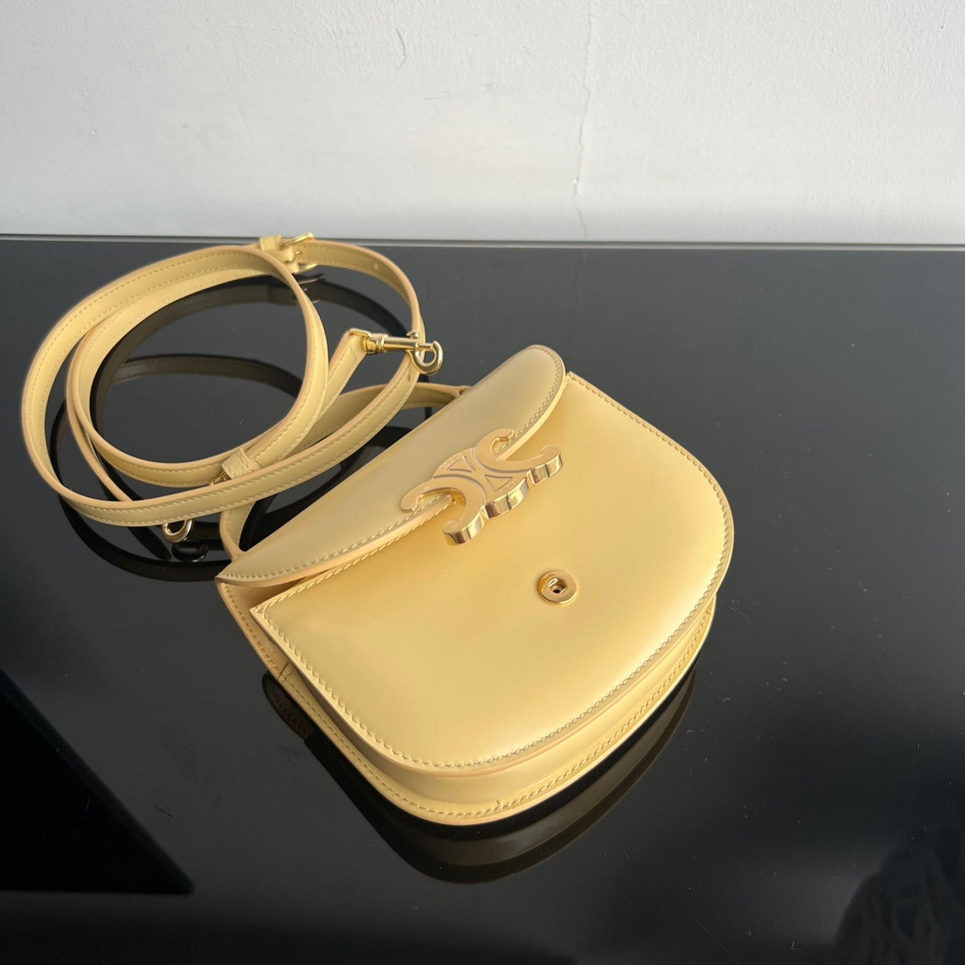 TRIOMPHE SHINY CALFSKIN HANDBAG 18 YELLOW PASTEL