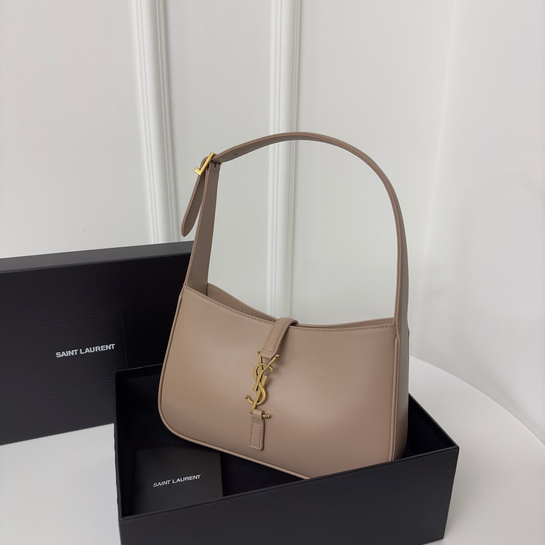 LE 5 À 7 BAG 24 BEIGE CREAM CALFSKIN