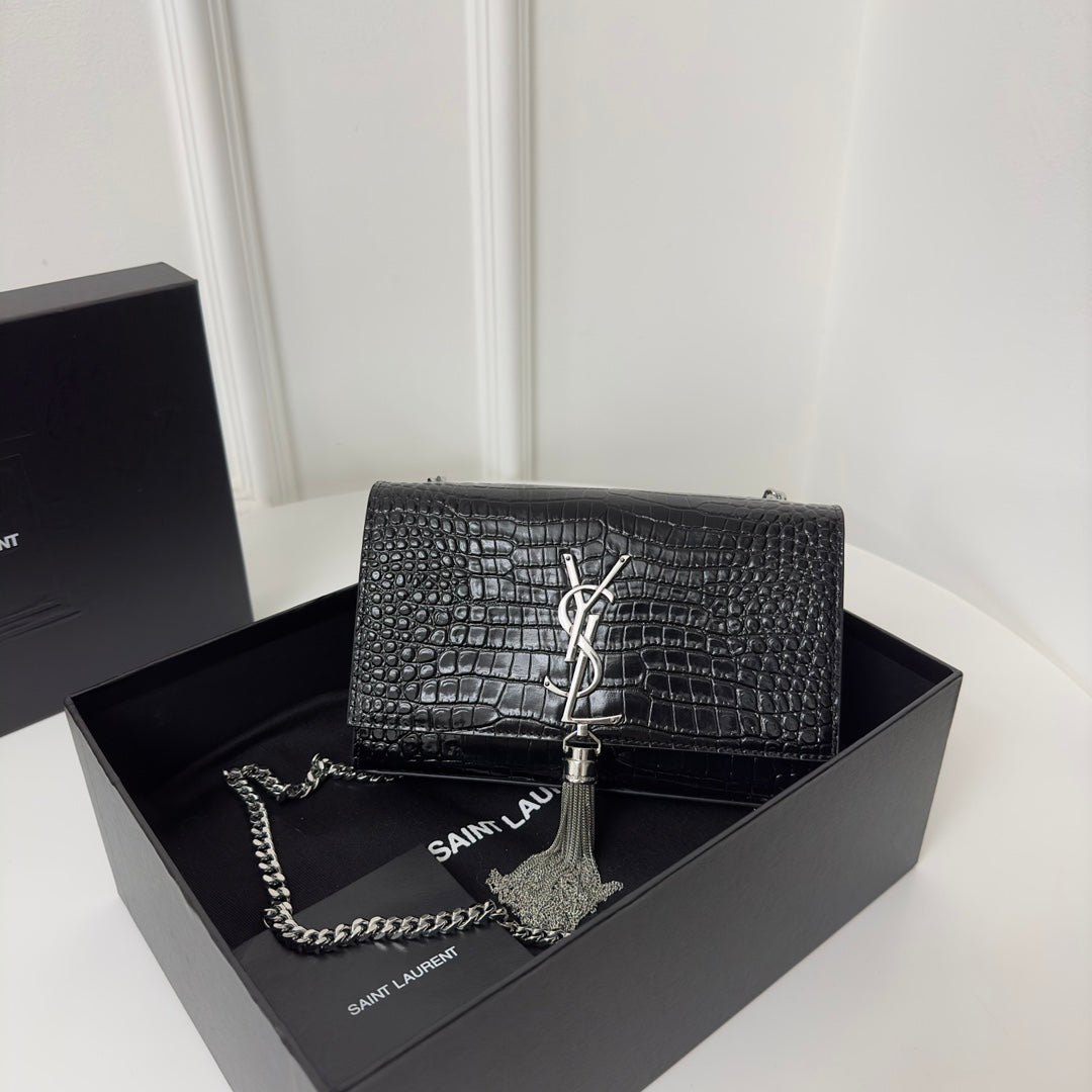 KATE TASSEL 20 BLACK CROCODILE PATTERN CALFSKIN WITH SILVER LOGO