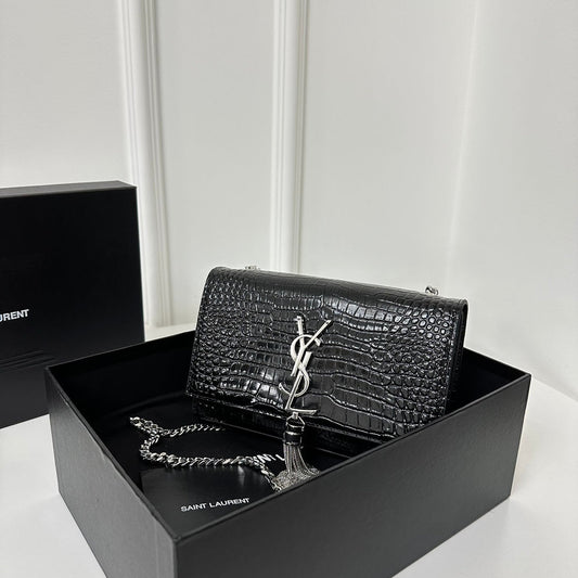 KATE TASSEL 20 BLACK CROCODILE PATTERN CALFSKIN WITH SILVER LOGO