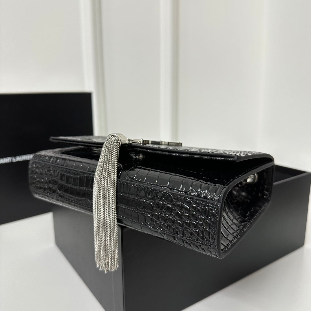 KATE TASSEL 20 BLACK CROCODILE PATTERN CALFSKIN WITH SILVER LOGO