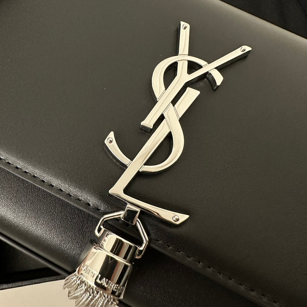 KATE TASSEL 20 BLACK CALFSKIN WITH SILVER LOGO