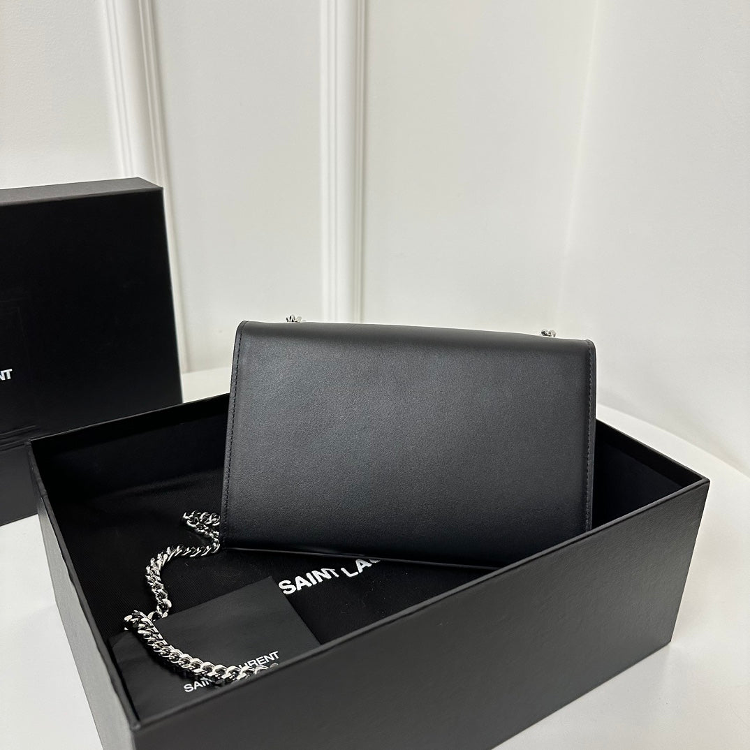 KATE TASSEL 20 BLACK CALFSKIN WITH SILVER LOGO