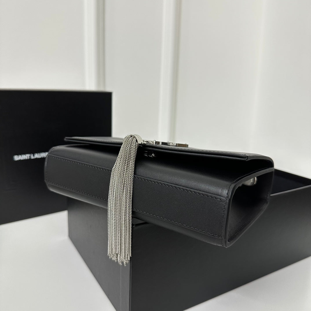 KATE TASSEL 20 BLACK CALFSKIN WITH SILVER LOGO