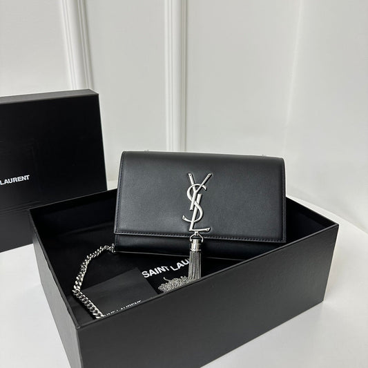 KATE TASSEL 20 BLACK CALFSKIN WITH SILVER LOGO