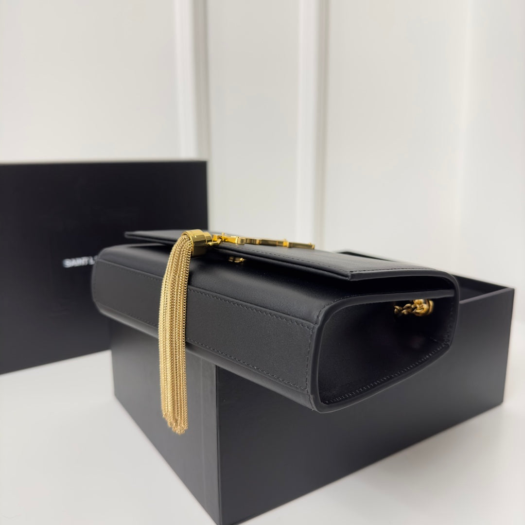 KATE TASSEL 20 BLACK CALFSKIN WITH GOLD LOGO