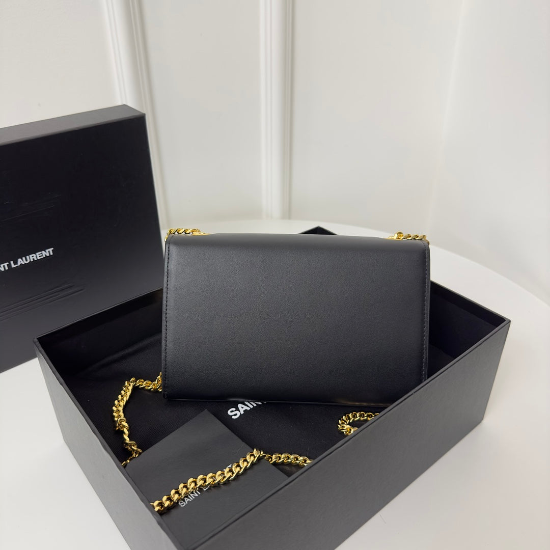 KATE TASSEL 20 BLACK CALFSKIN WITH GOLD LOGO