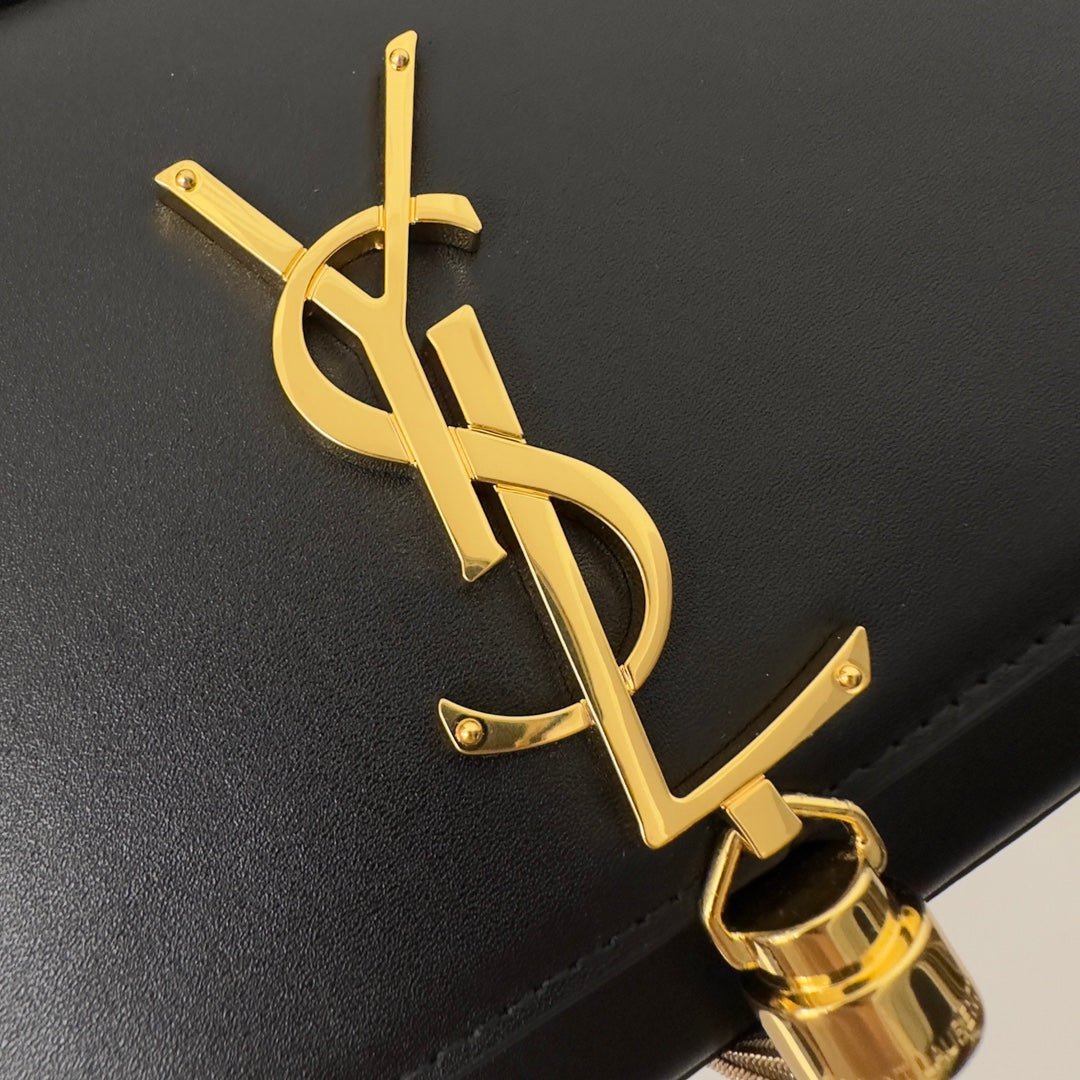 KATE TASSEL 20 BLACK CALFSKIN WITH GOLD LOGO