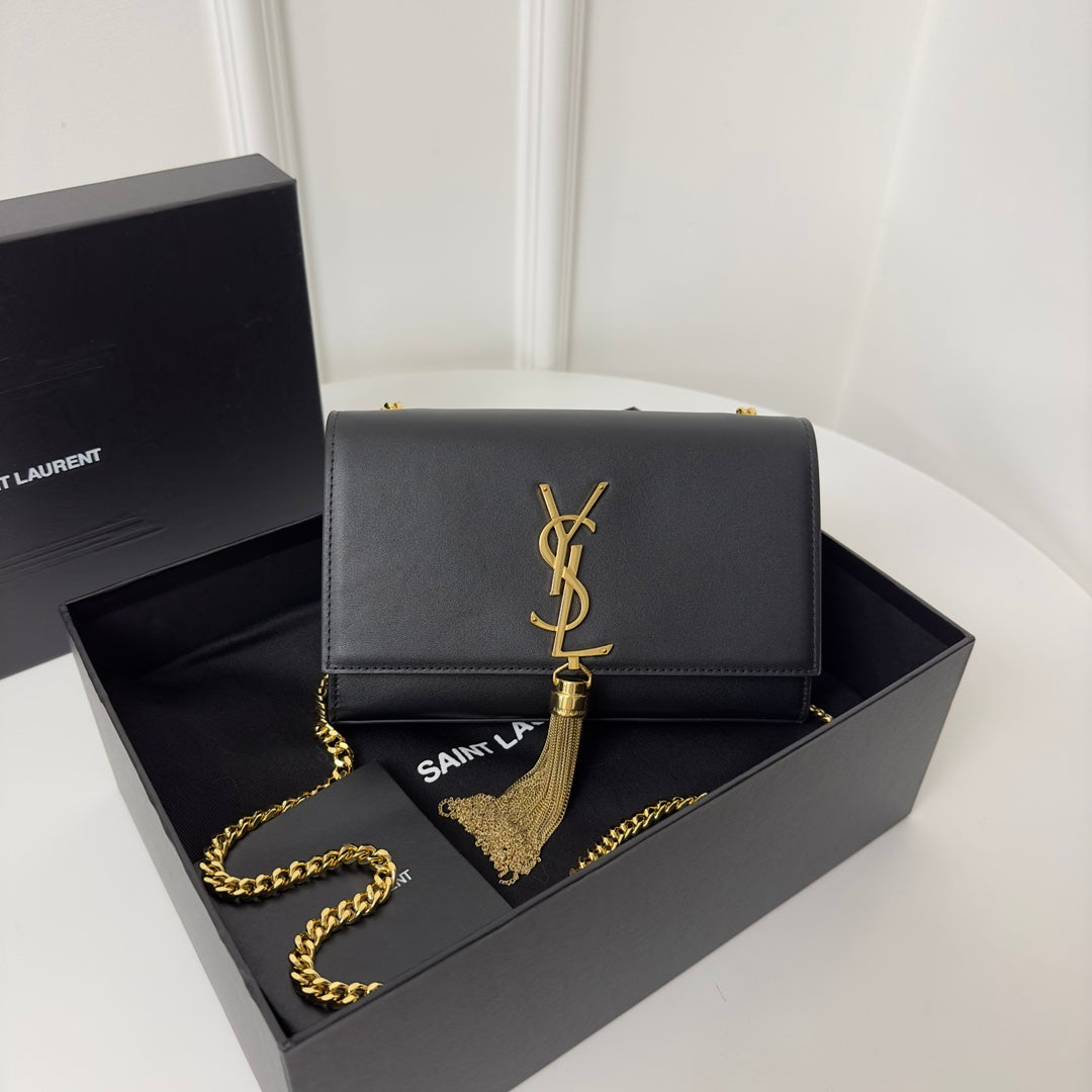 KATE TASSEL 20 BLACK CALFSKIN WITH GOLD LOGO