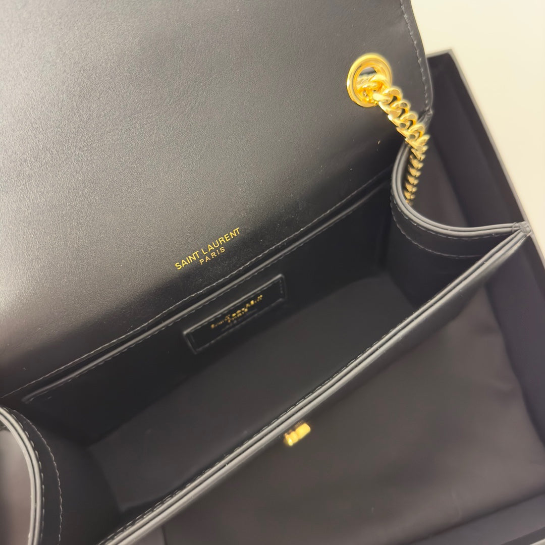 KATE TASSEL 20 BLACK CALFSKIN WITH GOLD LOGO