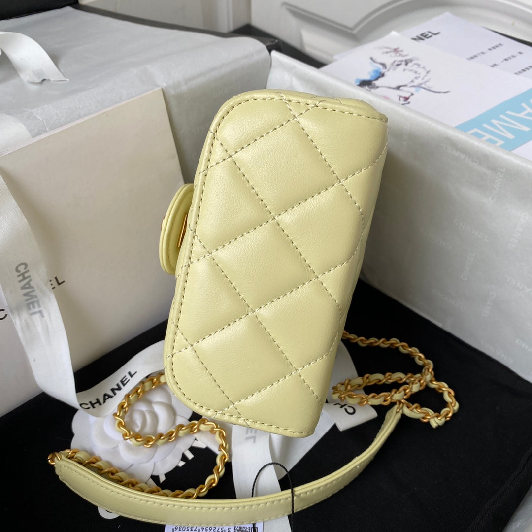 CC SMALL 15 VANITY CASE IN LIGHT YELLOW CALFSKIN GOLD HARDWARE