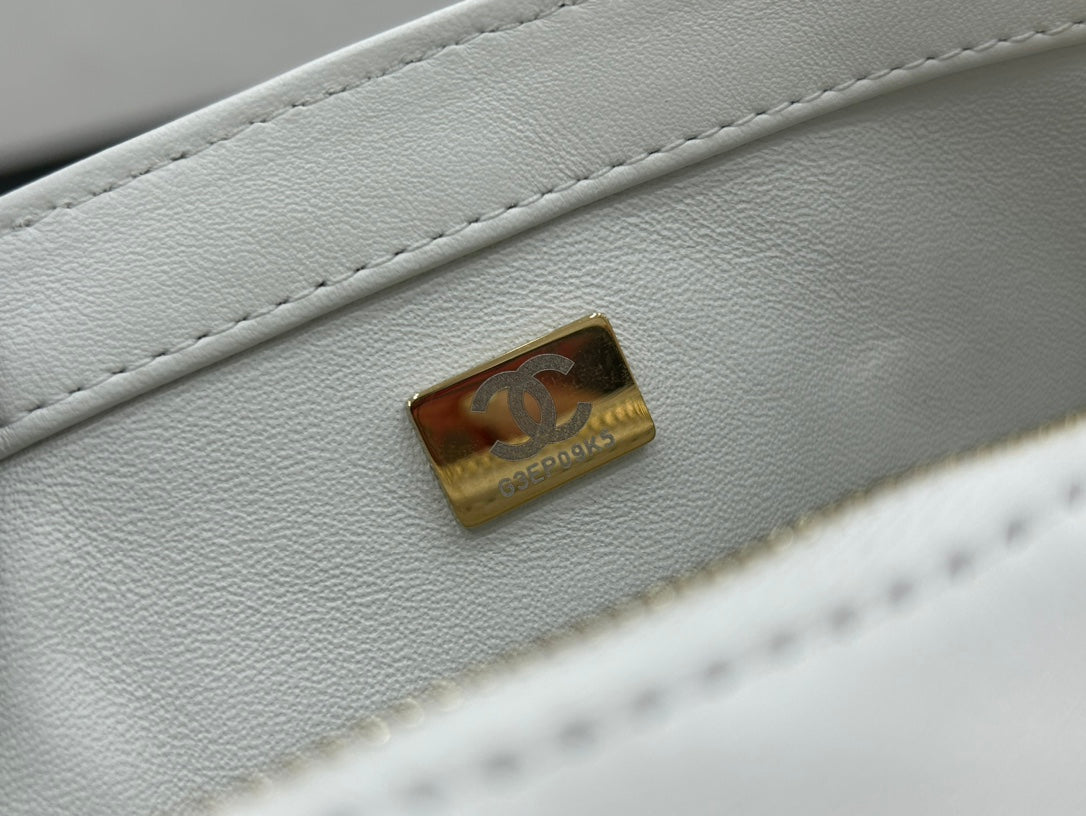 CC SMALL 23 FLAP BAG IN WHITE CALFSKIN GOLD HARDWARE