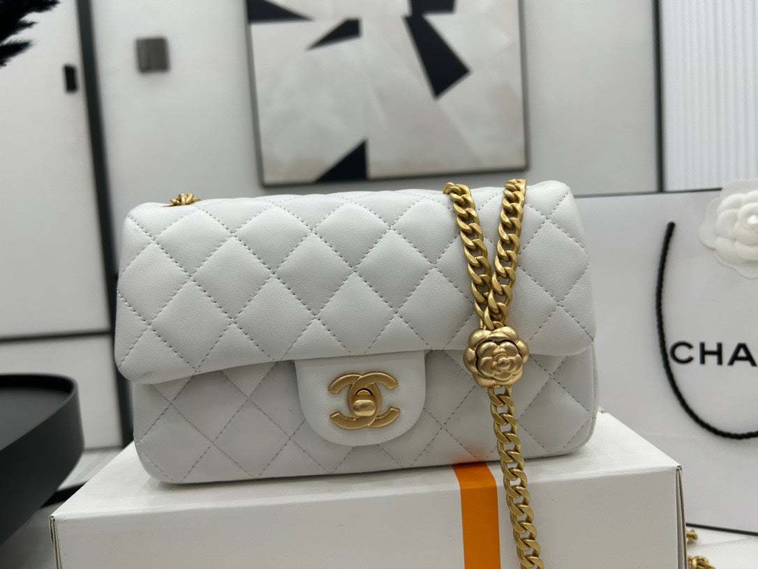 CC SMALL 20 FLAP BAG IN WHITE CALFSKIN WITH GOLD HARDWARE