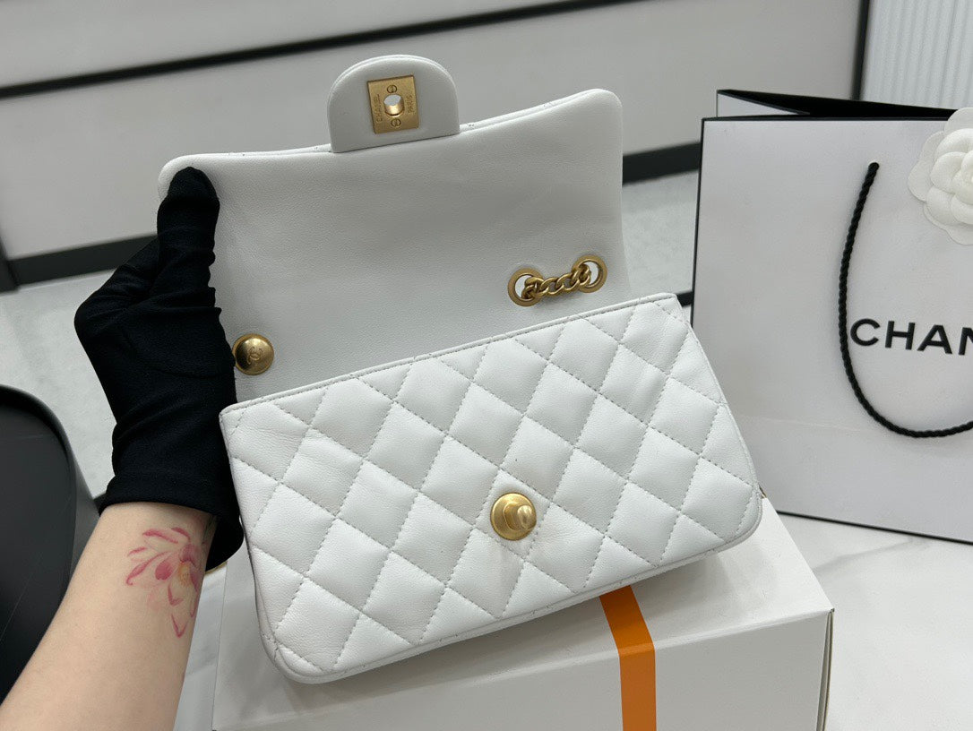 CC SMALL 20 FLAP BAG IN WHITE CALFSKIN WITH GOLD HARDWARE