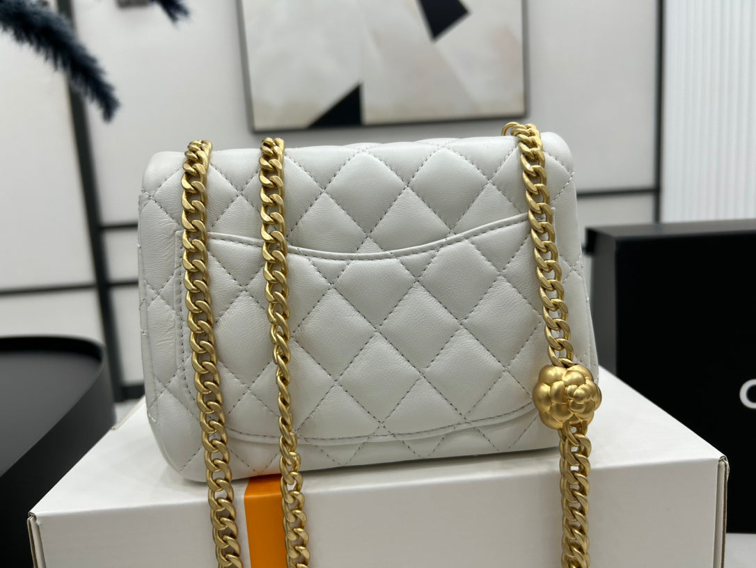 CC SMALL 17 FLAP BAG IN WHITE CALFSKIN GOLD HARDWARE