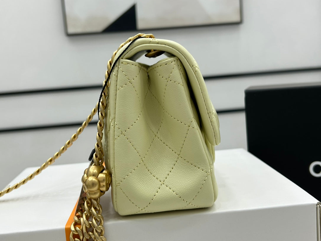 CC SMALL 17 FLAP BAG IN YELLOW NEON CALFSKIN GOLD HARDWARE