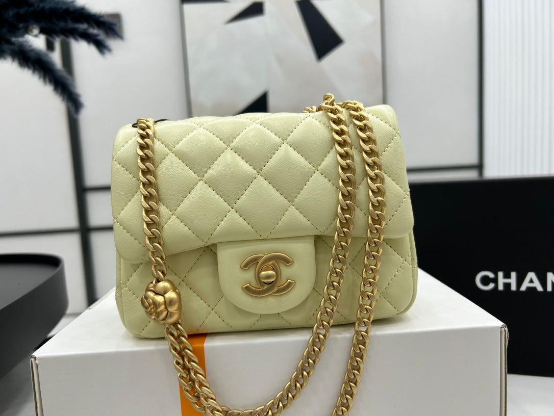 CC SMALL 17 FLAP BAG IN YELLOW NEON CALFSKIN GOLD HARDWARE