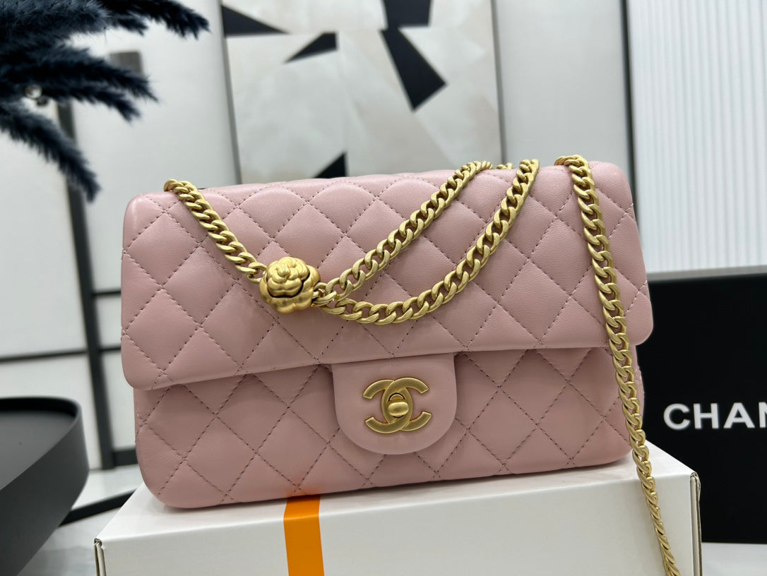 CC SMALL 23 FLAP BAG IN LIGHT PINK CALFSKIN GOLD HARDWARE