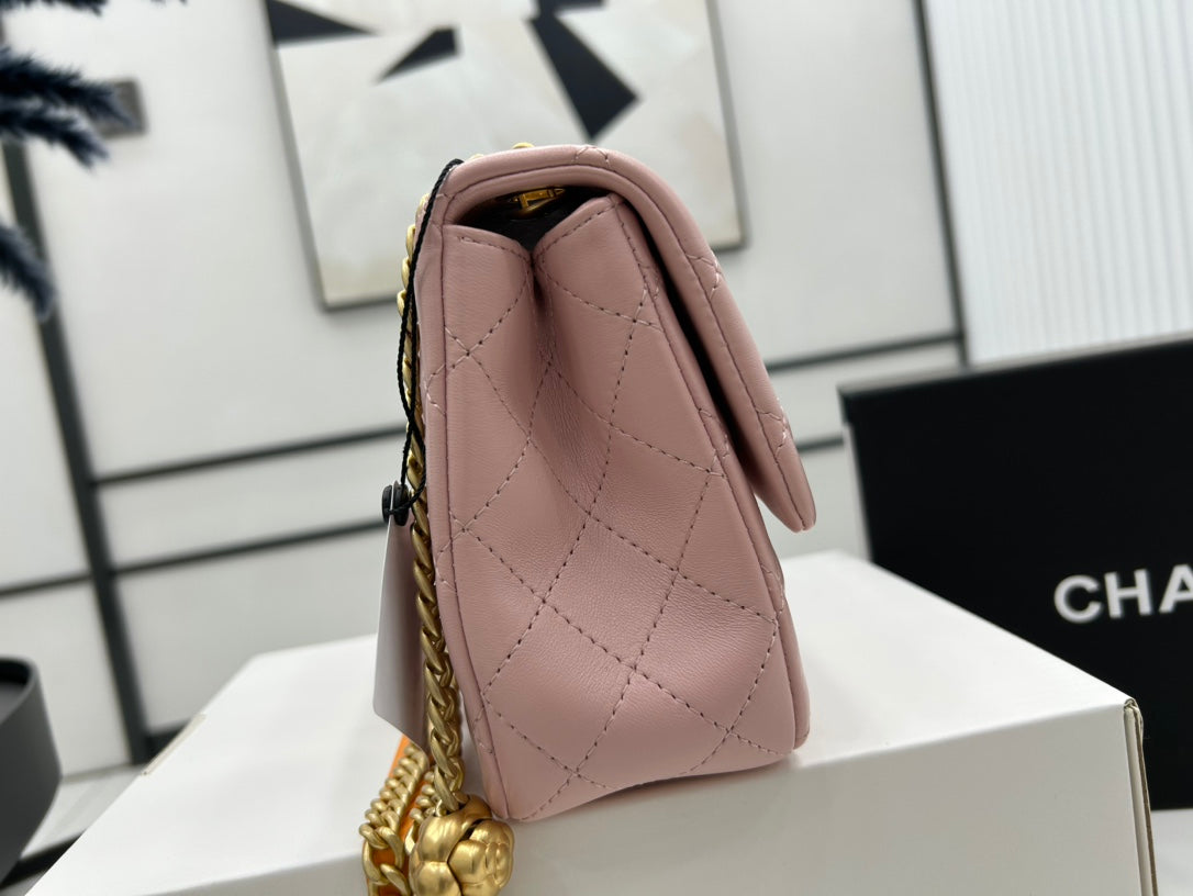 CC SMALL 23 FLAP BAG IN LIGHT PINK CALFSKIN GOLD HARDWARE