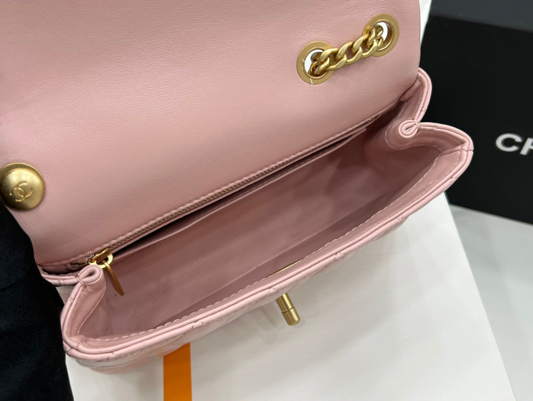 CC SMALL 20 FLAP BAG IN LIGHT PINK CALFSKIN GOLD HARDWARE