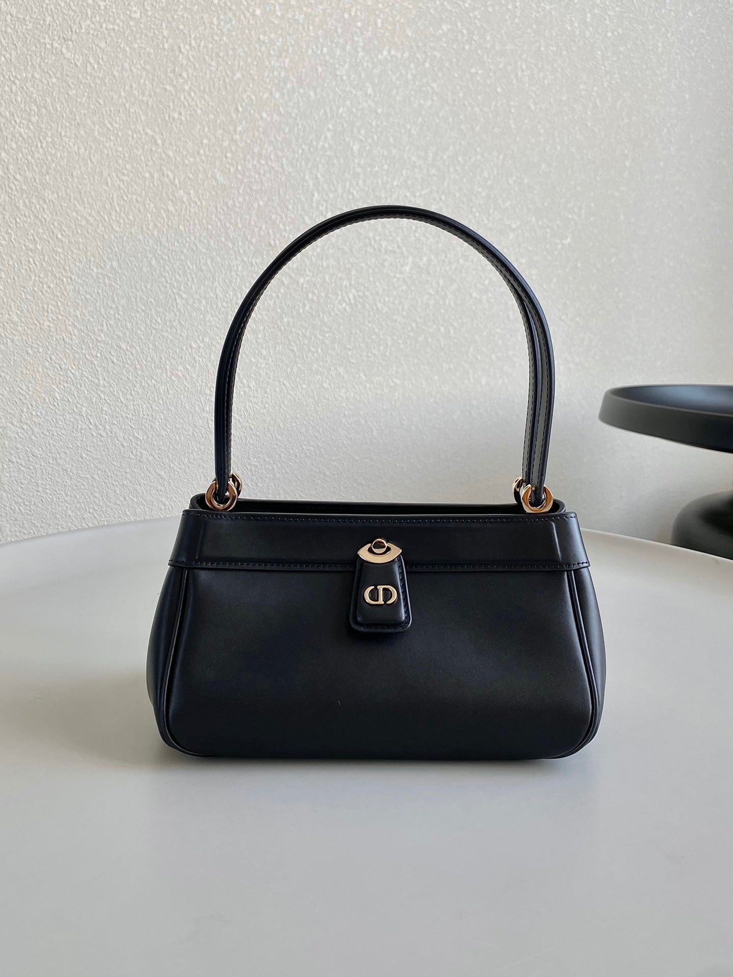 MEDIUM 22 KEY HANDBAG IN BLACK CALFSKIN