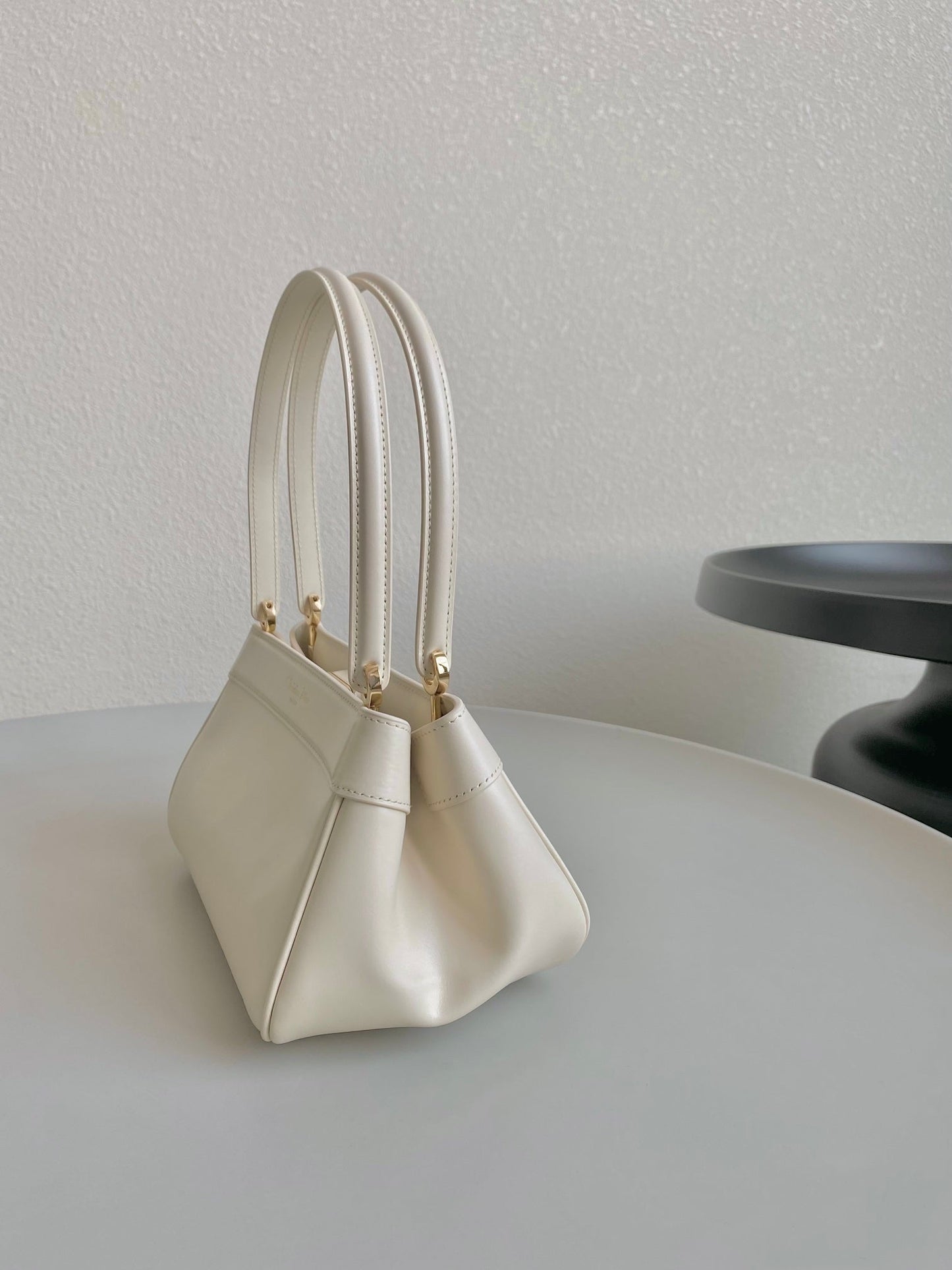 MEDIUM 22 KEY HANDBAG IN WHITE CALFSKIN