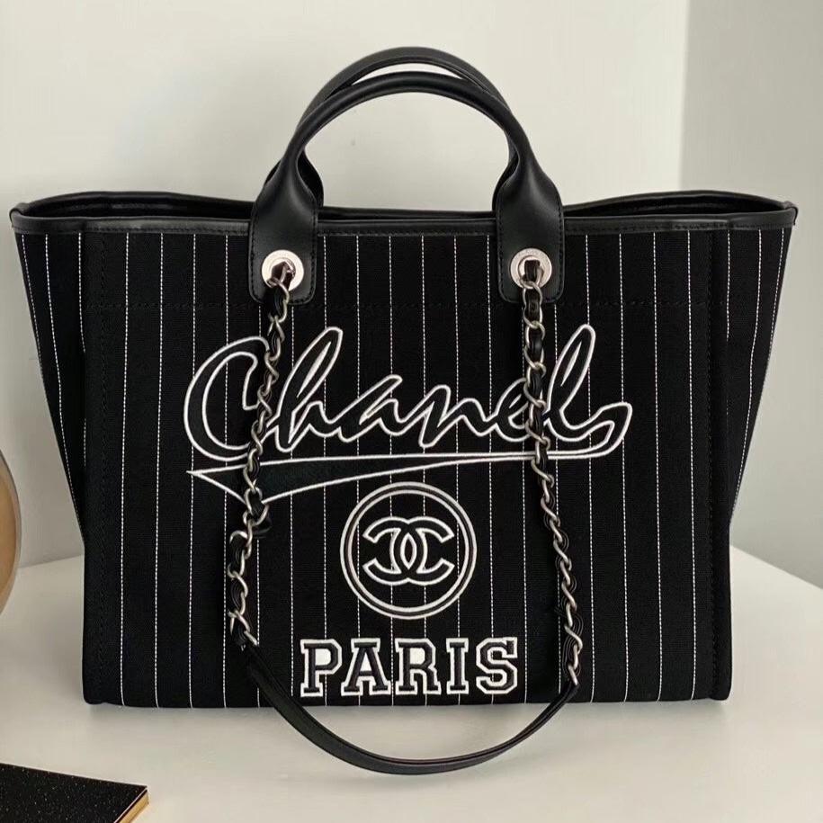 CC LARGE 50 TOTE BAG IN BLACK CANVAS WITH STRAP