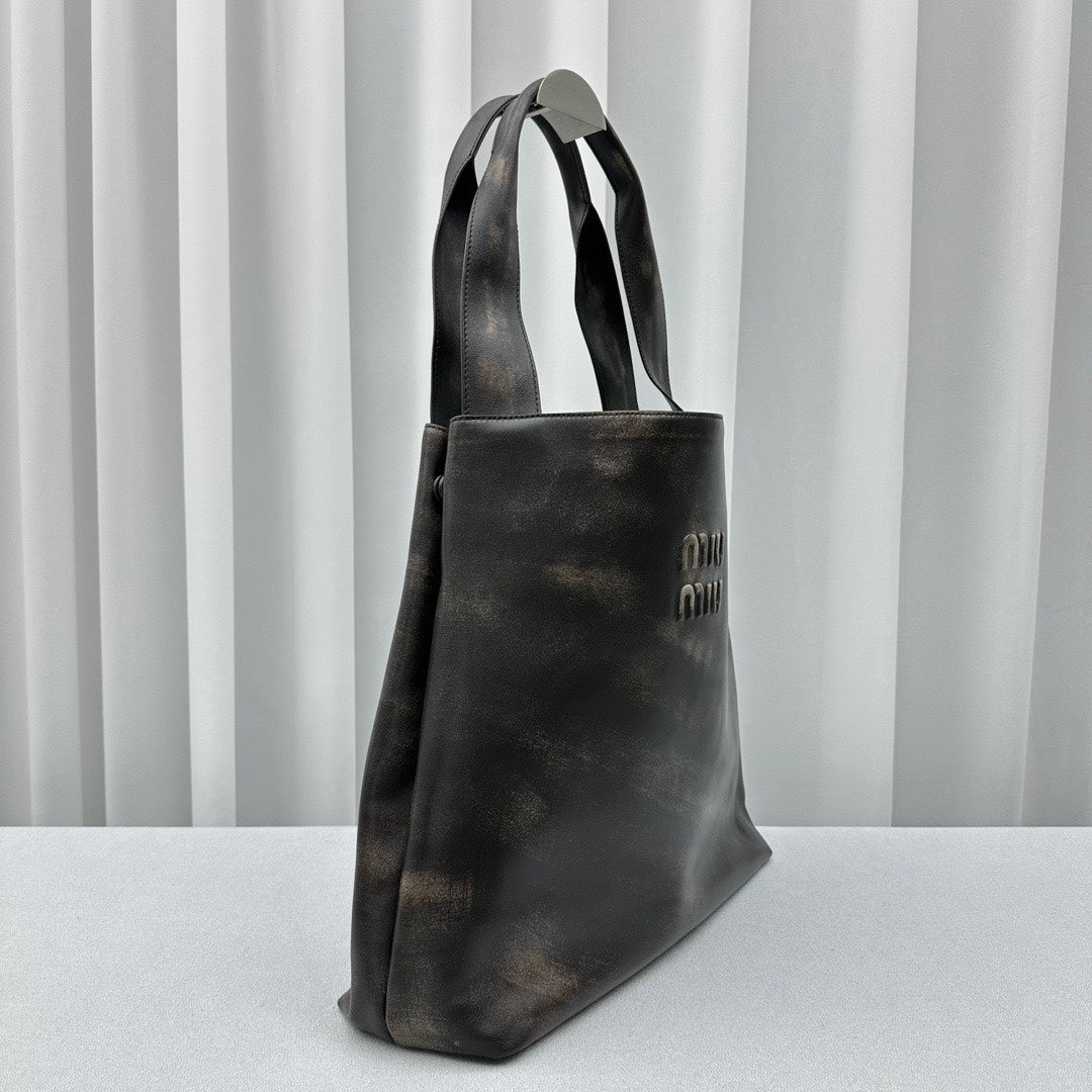 HOBO BAG 39 IN BLACK OMBRE CALFSKIN