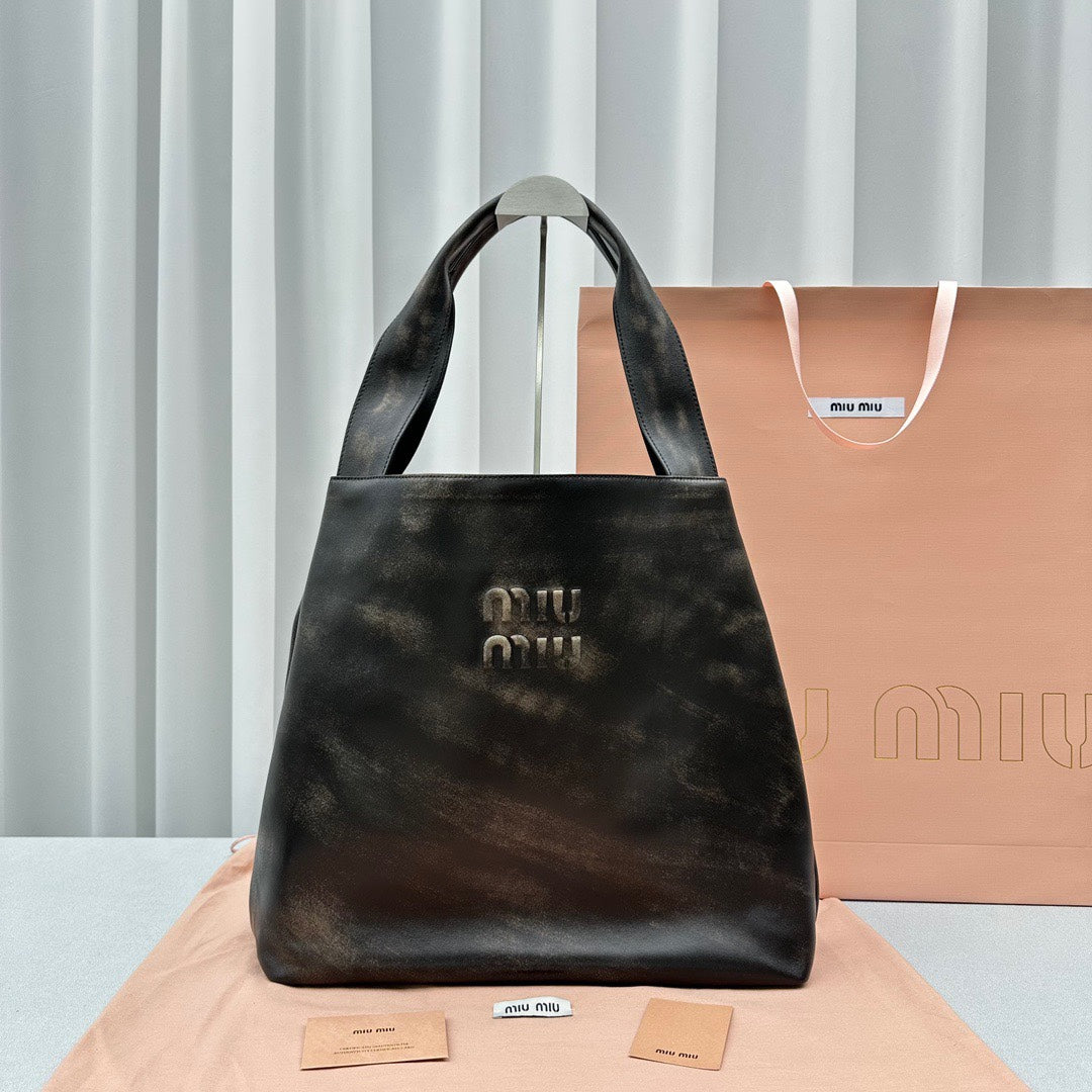 HOBO BAG 39 IN BLACK OMBRE CALFSKIN