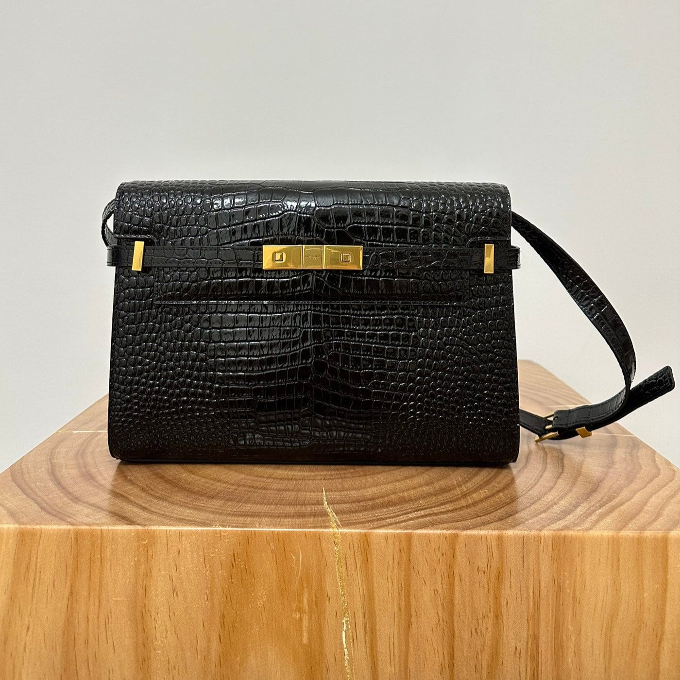 MANHATTAN 29 TOP-HANDLE IN CROCODILE BLACK CALFSKIN