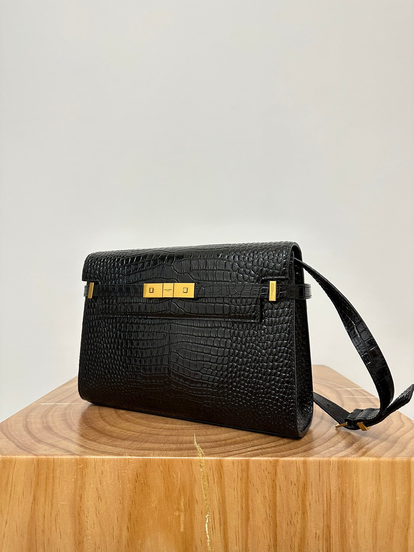 MANHATTAN 29 TOP-HANDLE IN CROCODILE BLACK CALFSKIN