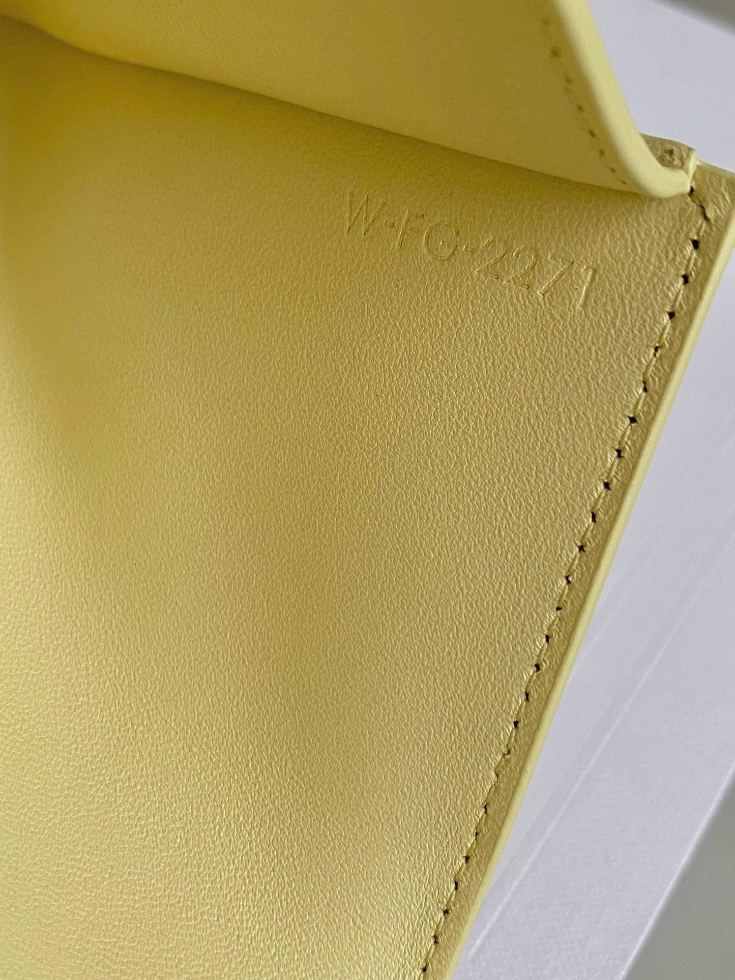 TRIPHOME 9 WALLET TWO-IN-ONE YELLOW PASTEL CALFSKIN