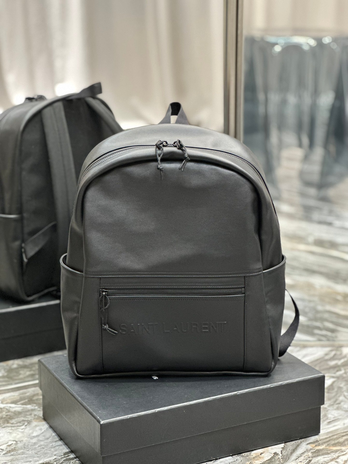 BACKPACK 37 IN ECHO GRAY CALFSKIN